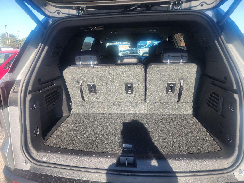 new 2026 Chevrolet Traverse car, priced at $44,515
