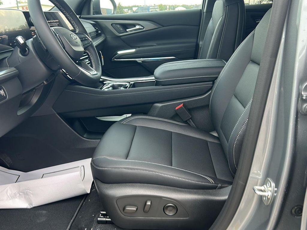 new 2026 Chevrolet Traverse car, priced at $45,980