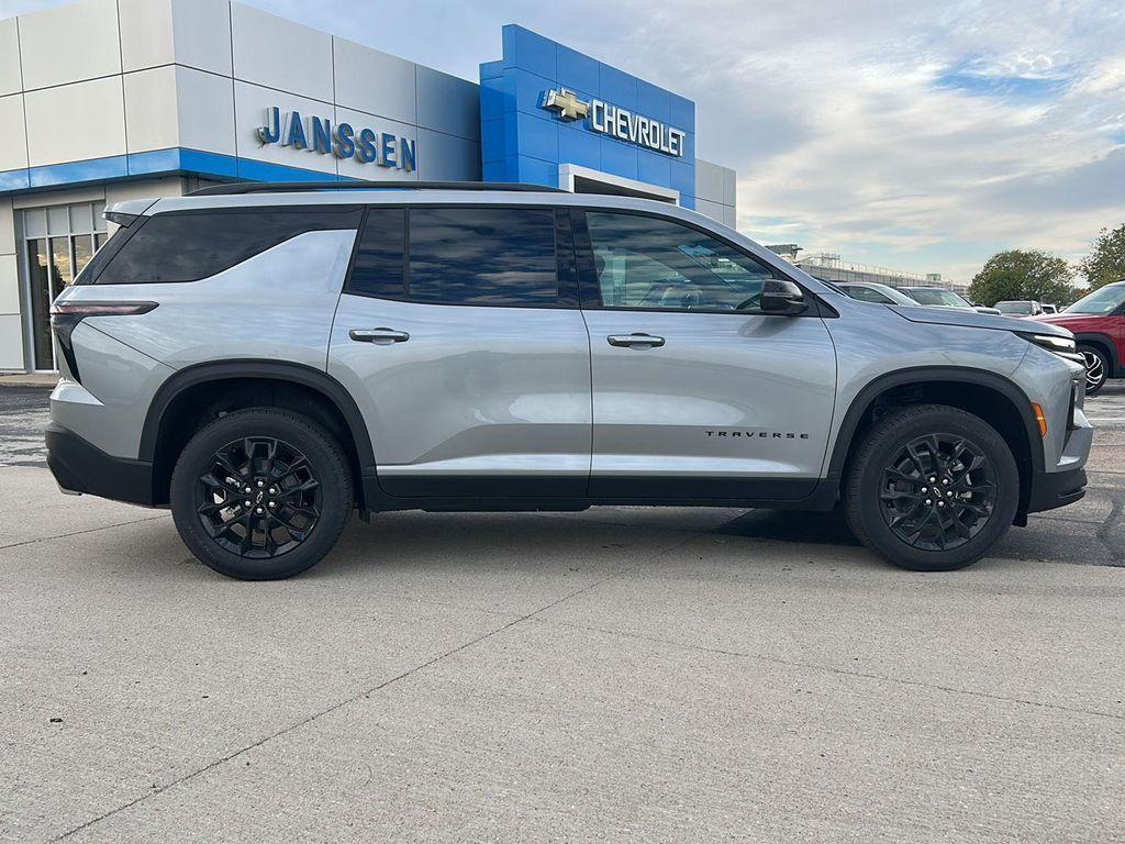 new 2026 Chevrolet Traverse car, priced at $45,980