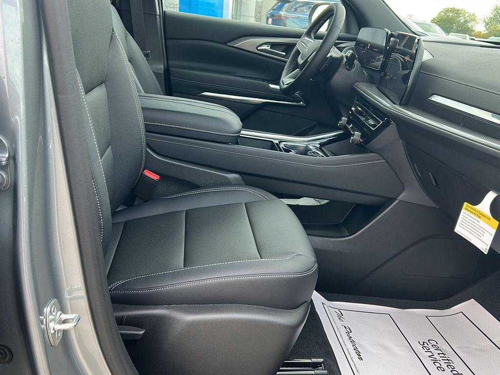 new 2026 Chevrolet Traverse car, priced at $45,980