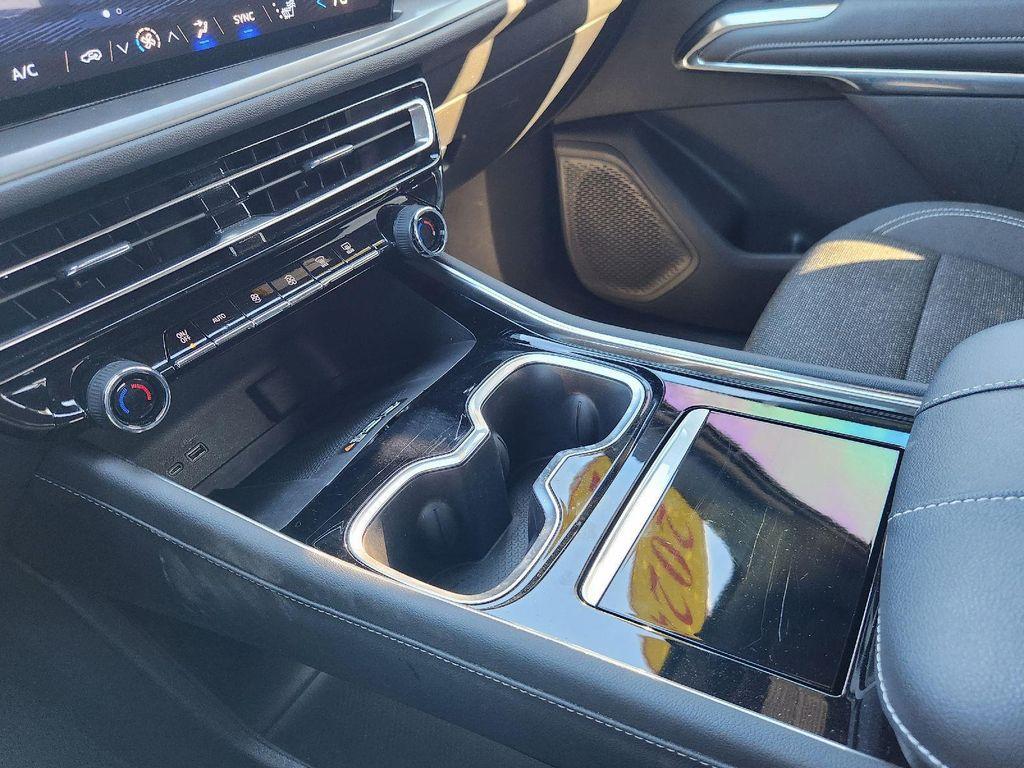 used 2024 Chevrolet Traverse car, priced at $34,995