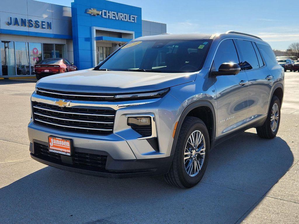 used 2024 Chevrolet Traverse car, priced at $34,995