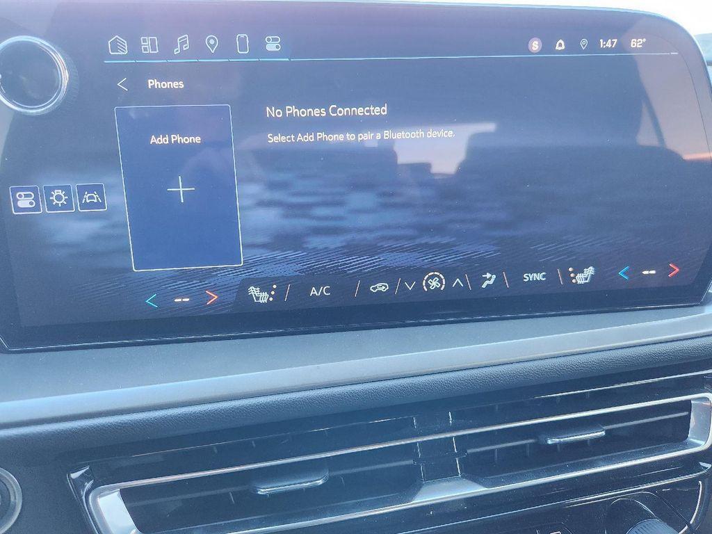 used 2024 Chevrolet Traverse car, priced at $34,995