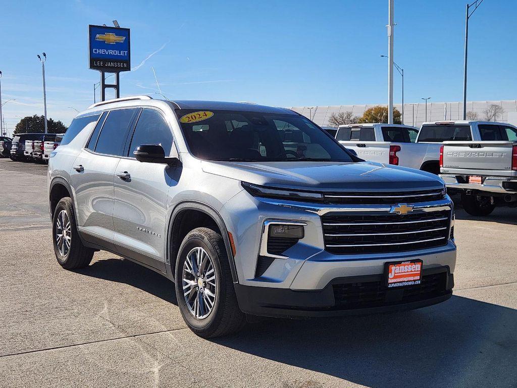 used 2024 Chevrolet Traverse car, priced at $34,995