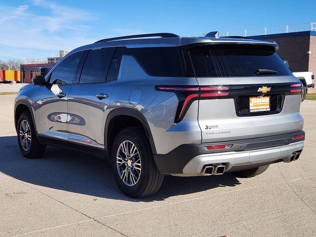 used 2024 Chevrolet Traverse car, priced at $34,995