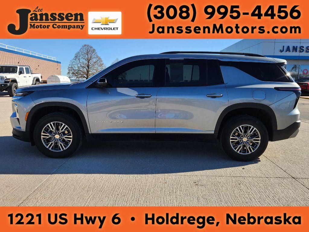 used 2024 Chevrolet Traverse car, priced at $34,995