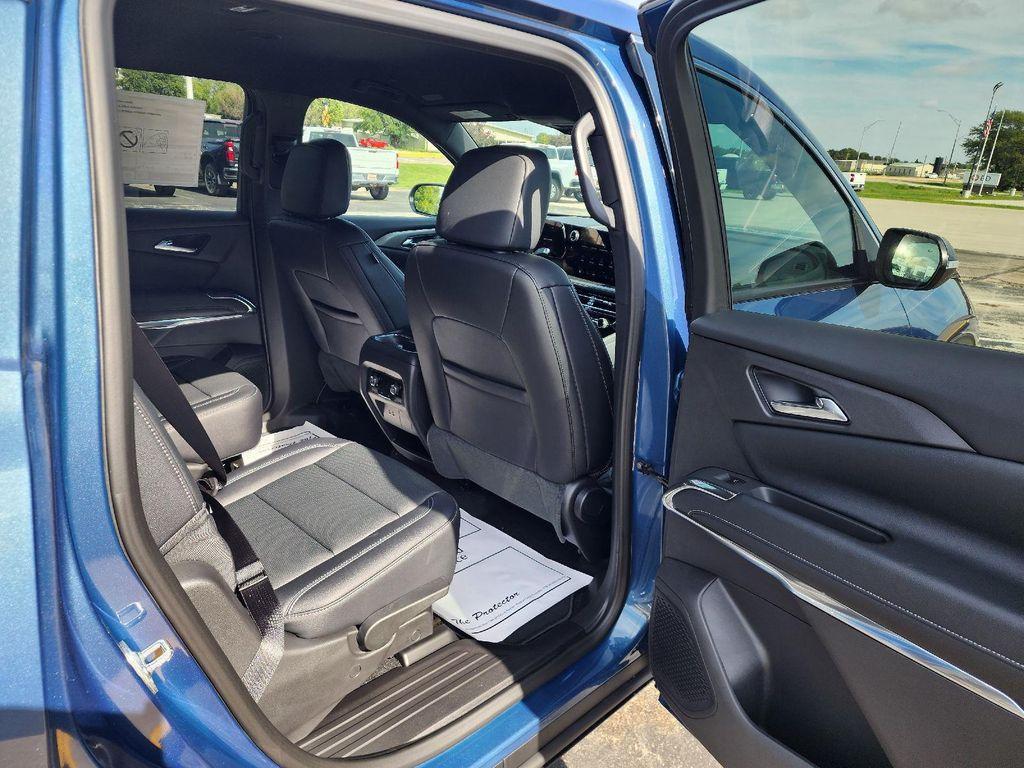 new 2026 Chevrolet Traverse car, priced at $43,695