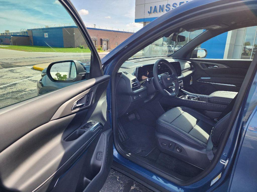 new 2026 Chevrolet Traverse car, priced at $43,695