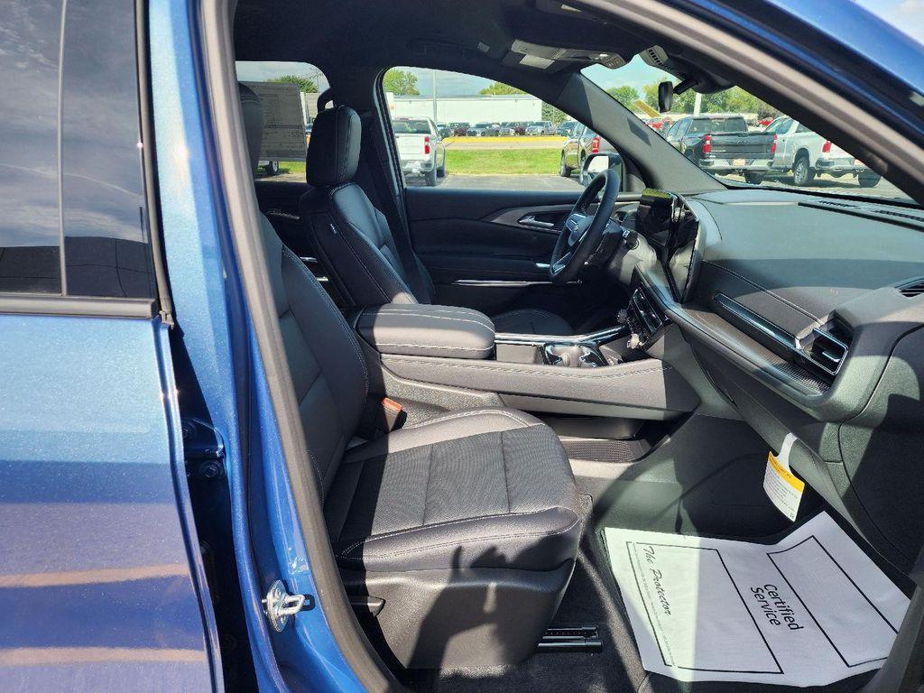 new 2026 Chevrolet Traverse car, priced at $43,695