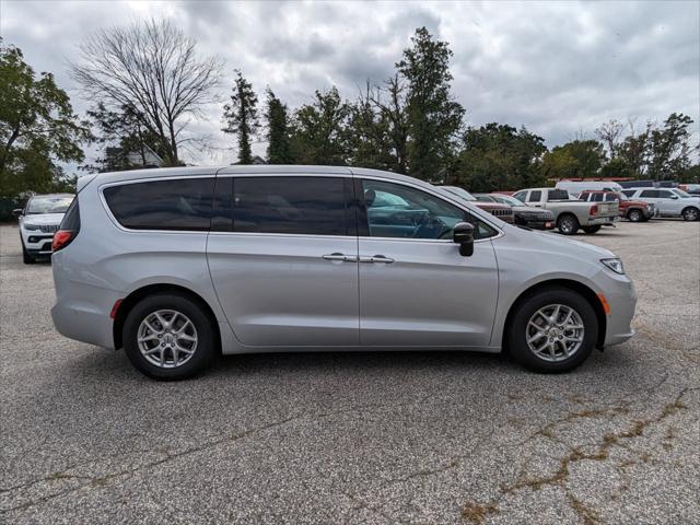 new 2024 Chrysler Pacifica car, priced at $39,898