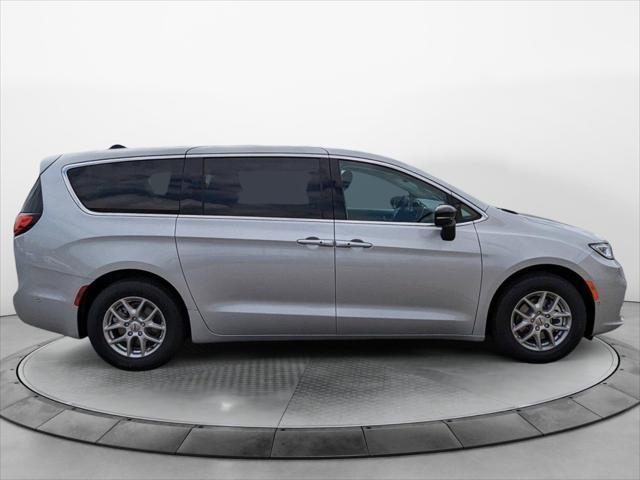 new 2024 Chrysler Pacifica car, priced at $37,398