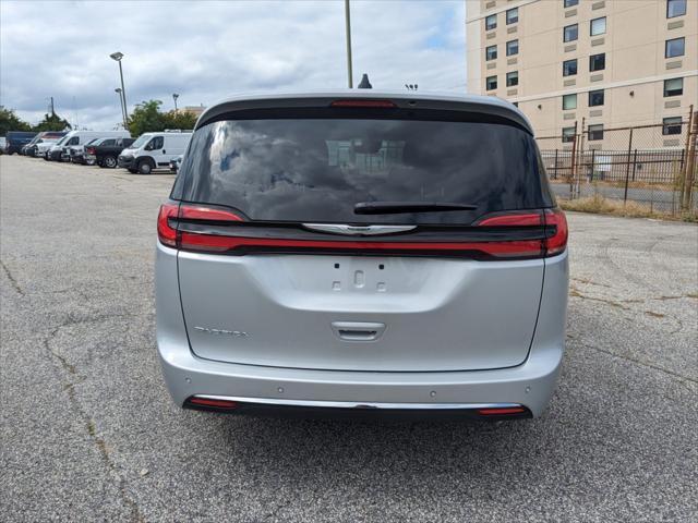 new 2024 Chrysler Pacifica car, priced at $39,898