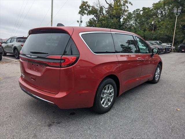 new 2024 Chrysler Pacifica car, priced at $38,691