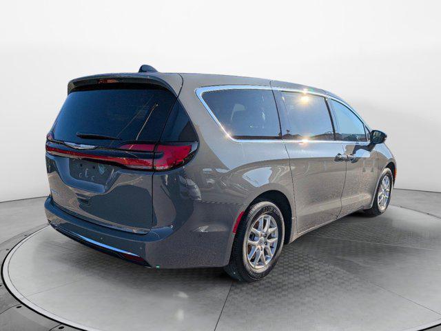 new 2025 Chrysler Pacifica car, priced at $43,322