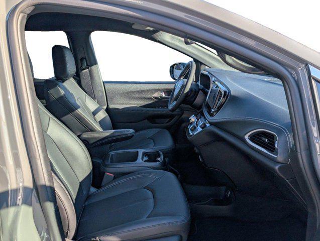 new 2025 Chrysler Pacifica car, priced at $43,322