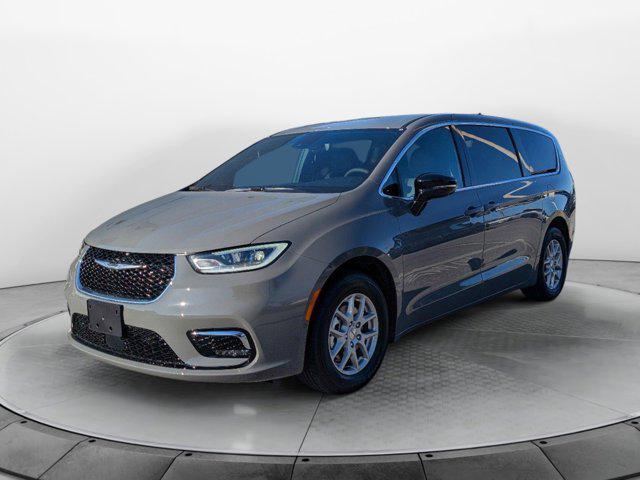 new 2025 Chrysler Pacifica car, priced at $43,322