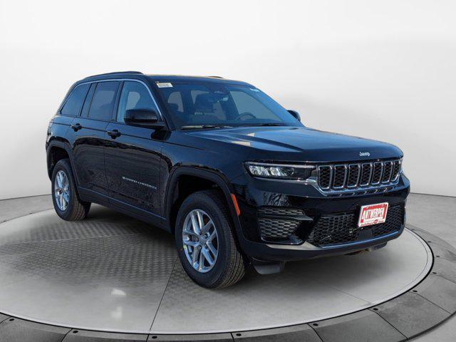 new 2025 Jeep Grand Cherokee car, priced at $40,999