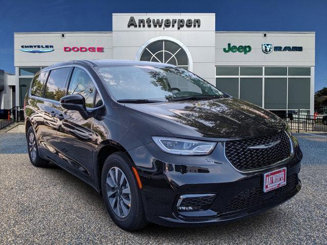 new 2023 Chrysler Pacifica Hybrid car, priced at $44,000