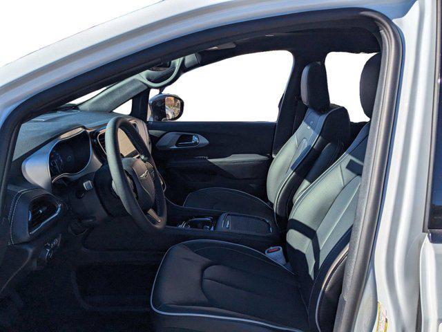 new 2025 Chrysler Pacifica car, priced at $44,075