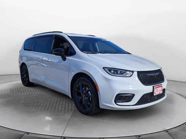 new 2025 Chrysler Pacifica car, priced at $44,075