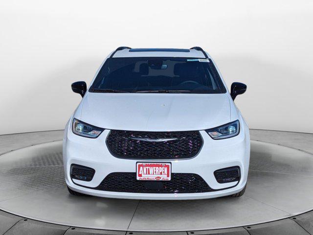 new 2025 Chrysler Pacifica car, priced at $44,075