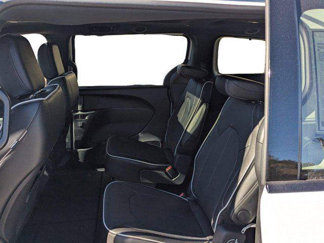 new 2025 Chrysler Pacifica car, priced at $44,075