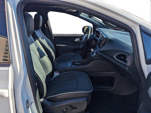 new 2025 Chrysler Pacifica car, priced at $44,075