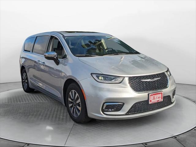 new 2023 Chrysler Pacifica Hybrid car, priced at $46,497