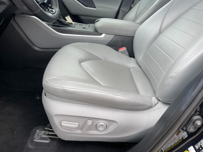 used 2020 Toyota Highlander Hybrid car, priced at $32,503