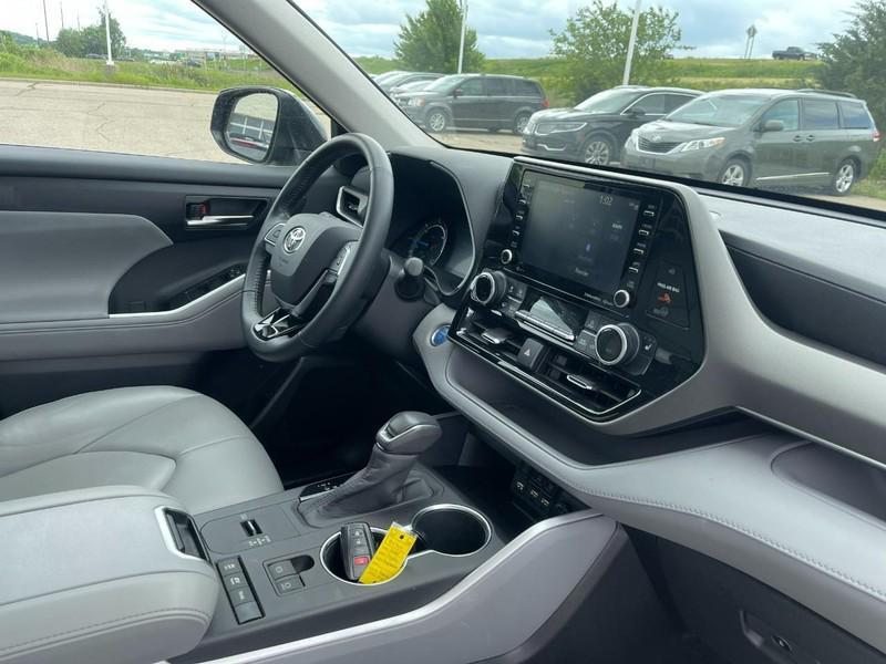 used 2020 Toyota Highlander Hybrid car, priced at $32,503