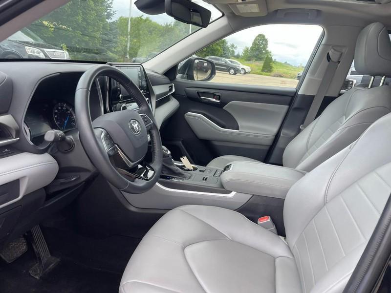 used 2020 Toyota Highlander Hybrid car, priced at $32,503