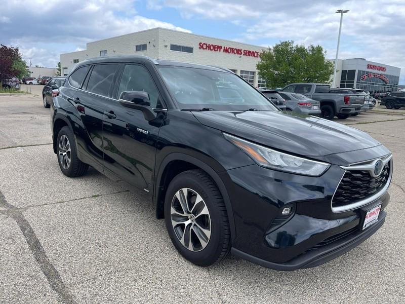used 2020 Toyota Highlander Hybrid car, priced at $32,503