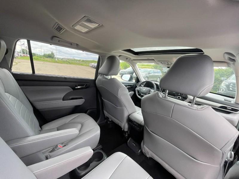 used 2020 Toyota Highlander Hybrid car, priced at $32,503