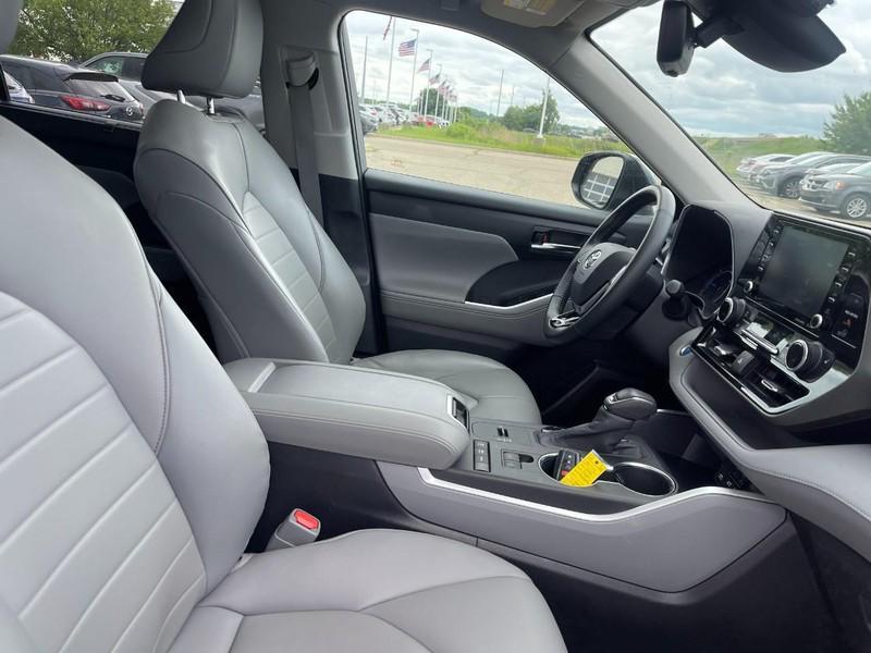 used 2020 Toyota Highlander Hybrid car, priced at $32,503