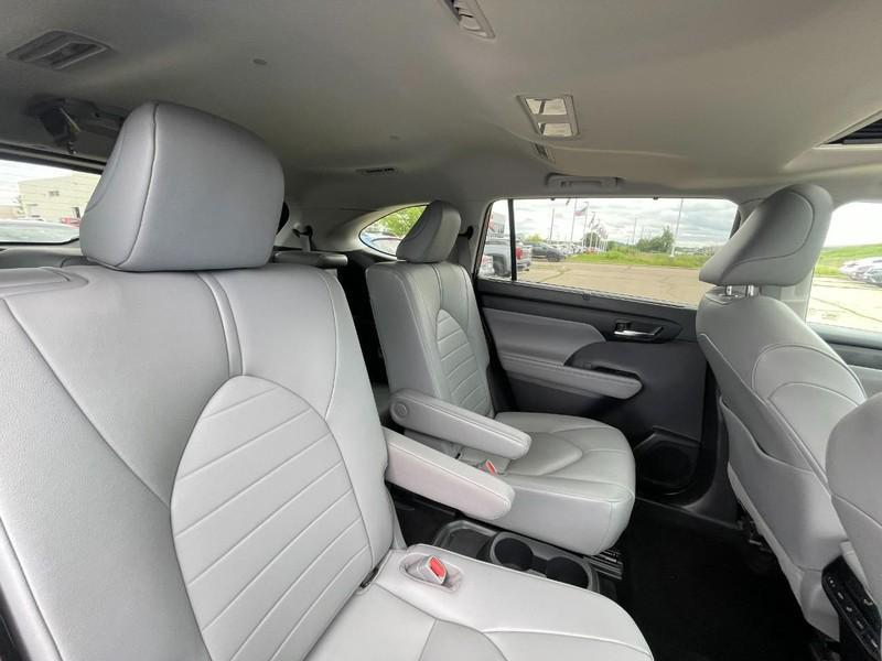 used 2020 Toyota Highlander Hybrid car, priced at $32,503