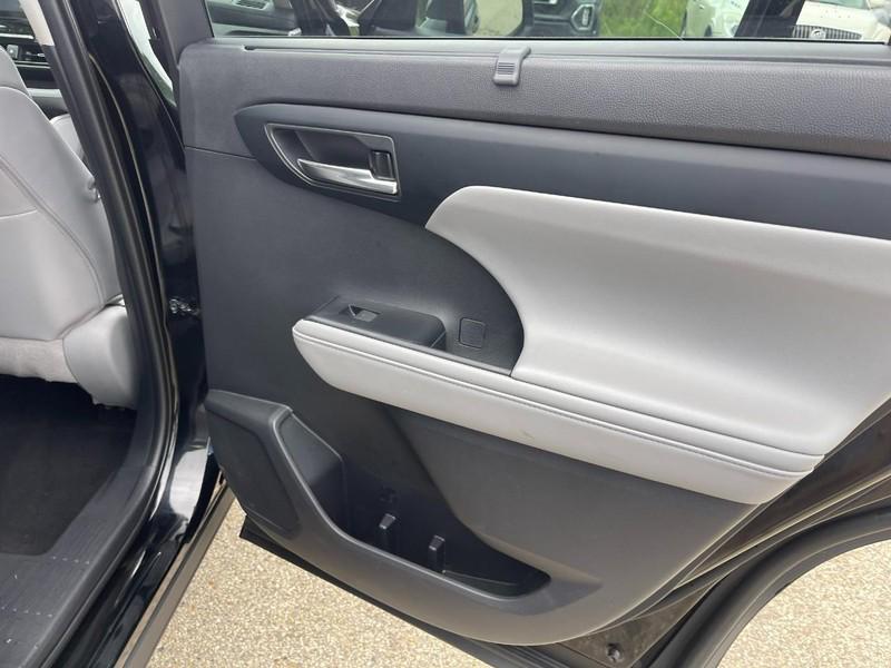 used 2020 Toyota Highlander Hybrid car, priced at $32,503