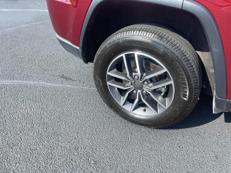 used 2022 Jeep Grand Cherokee car, priced at $32,999