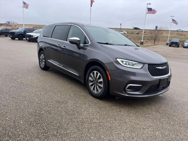 used 2022 Chrysler Pacifica Hybrid car, priced at $34,996