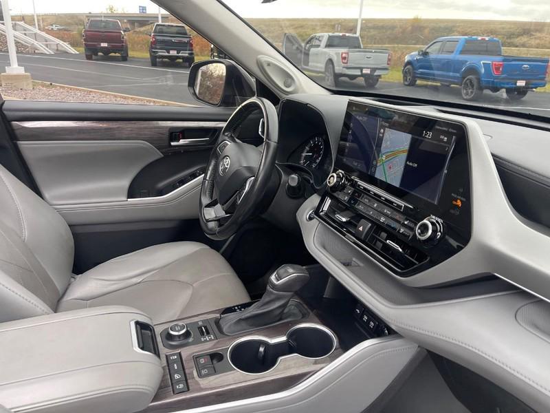 used 2021 Toyota Highlander car, priced at $36,506