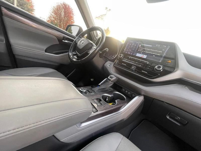 used 2021 Toyota Highlander car, priced at $37,995