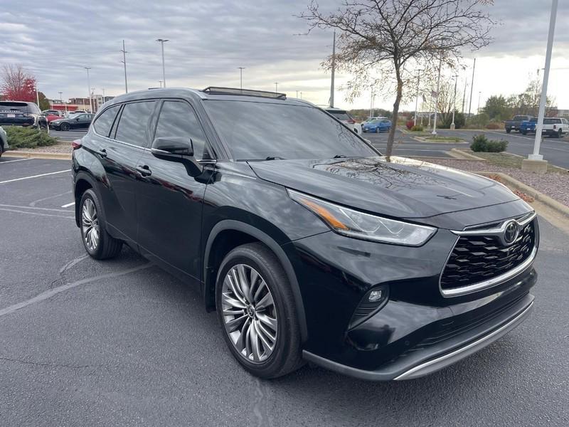 used 2021 Toyota Highlander car, priced at $36,506
