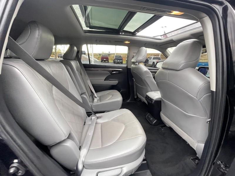 used 2021 Toyota Highlander car, priced at $36,506