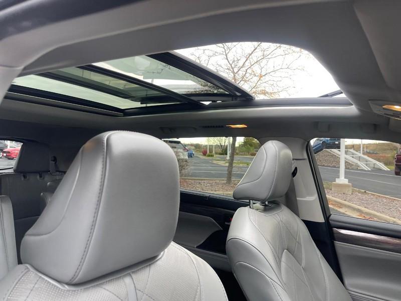 used 2021 Toyota Highlander car, priced at $36,506