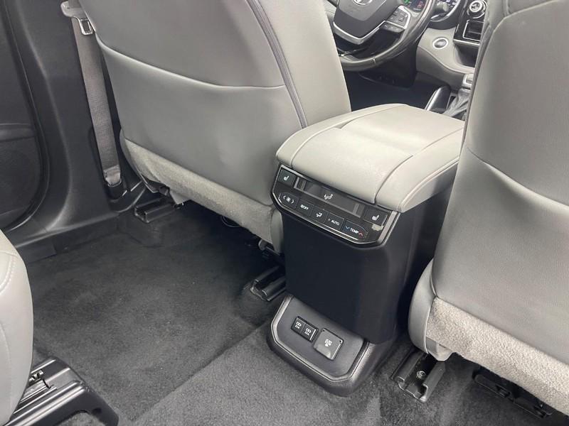 used 2021 Toyota Highlander car, priced at $36,506