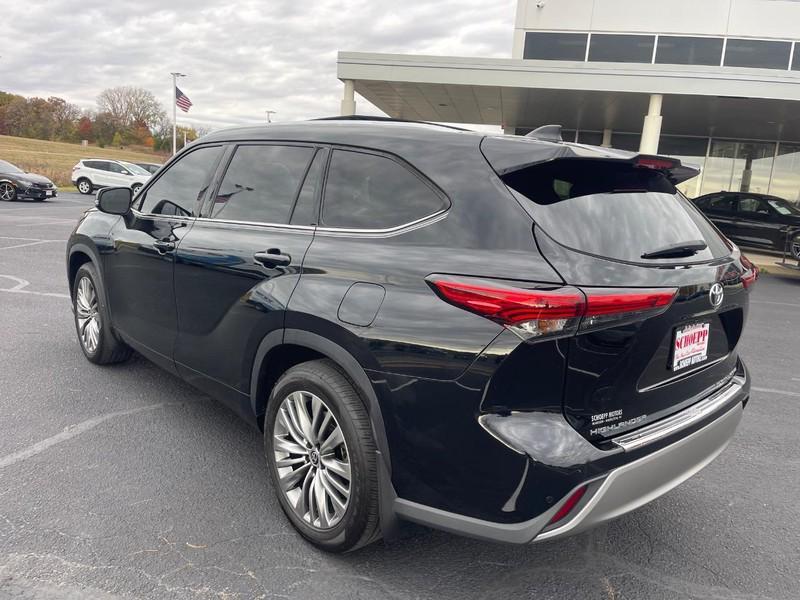 used 2021 Toyota Highlander car, priced at $36,506