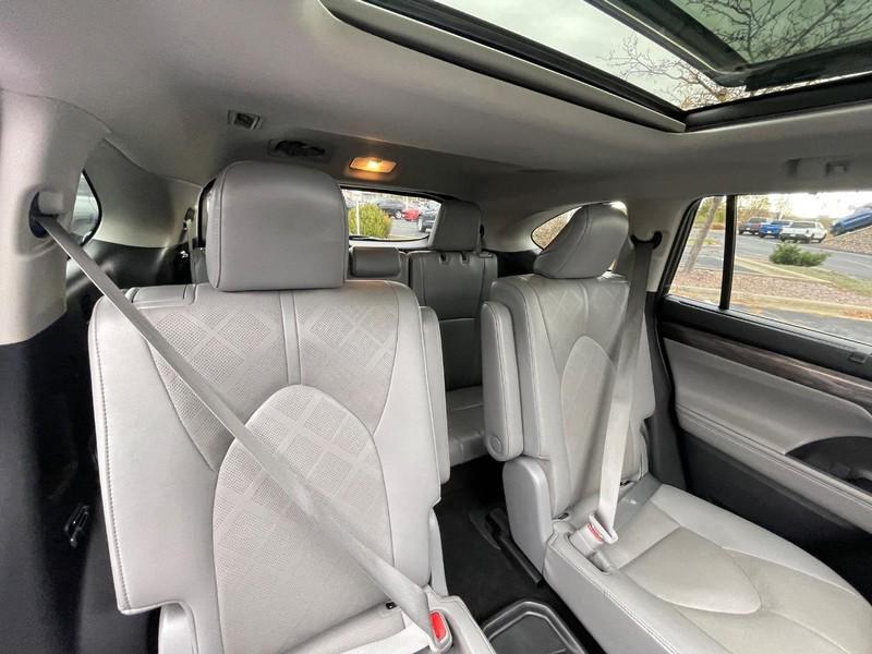 used 2021 Toyota Highlander car, priced at $36,506