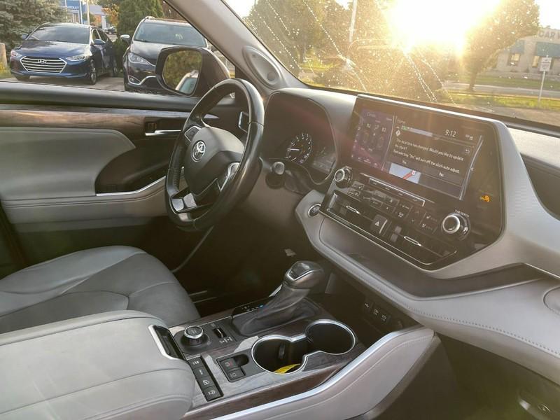 used 2021 Toyota Highlander car, priced at $37,995