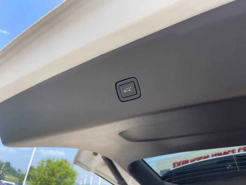used 2022 Chevrolet Traverse car, priced at $28,999