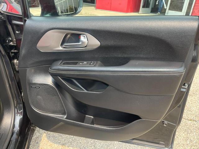 used 2020 Chrysler Pacifica car, priced at $33,503
