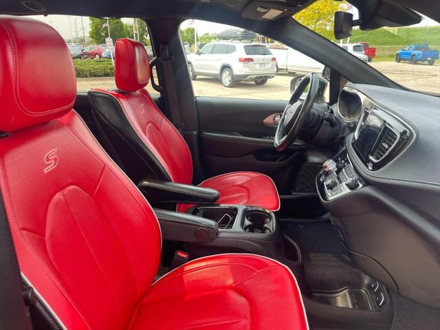 used 2020 Chrysler Pacifica car, priced at $33,503